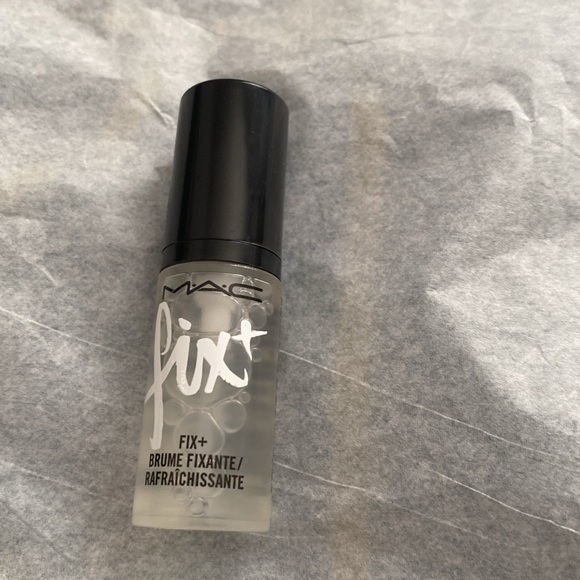 New Mac Make Up bundle with bag - Picture 3 of 8